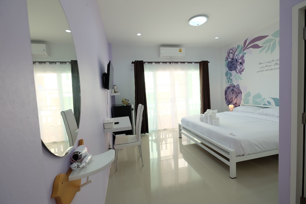 DELUXE, DOUBLE BED