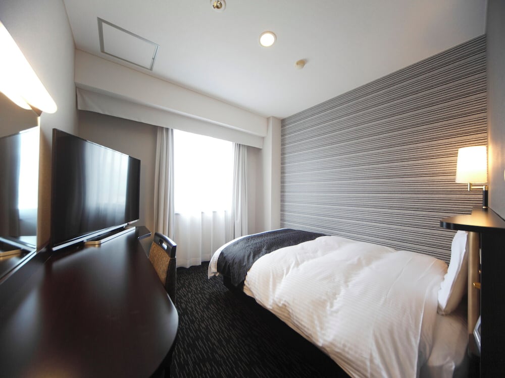 ROOM, SINGLE, SMOKING
