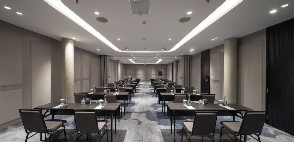 Morrissey Hotel Residences 49/60
