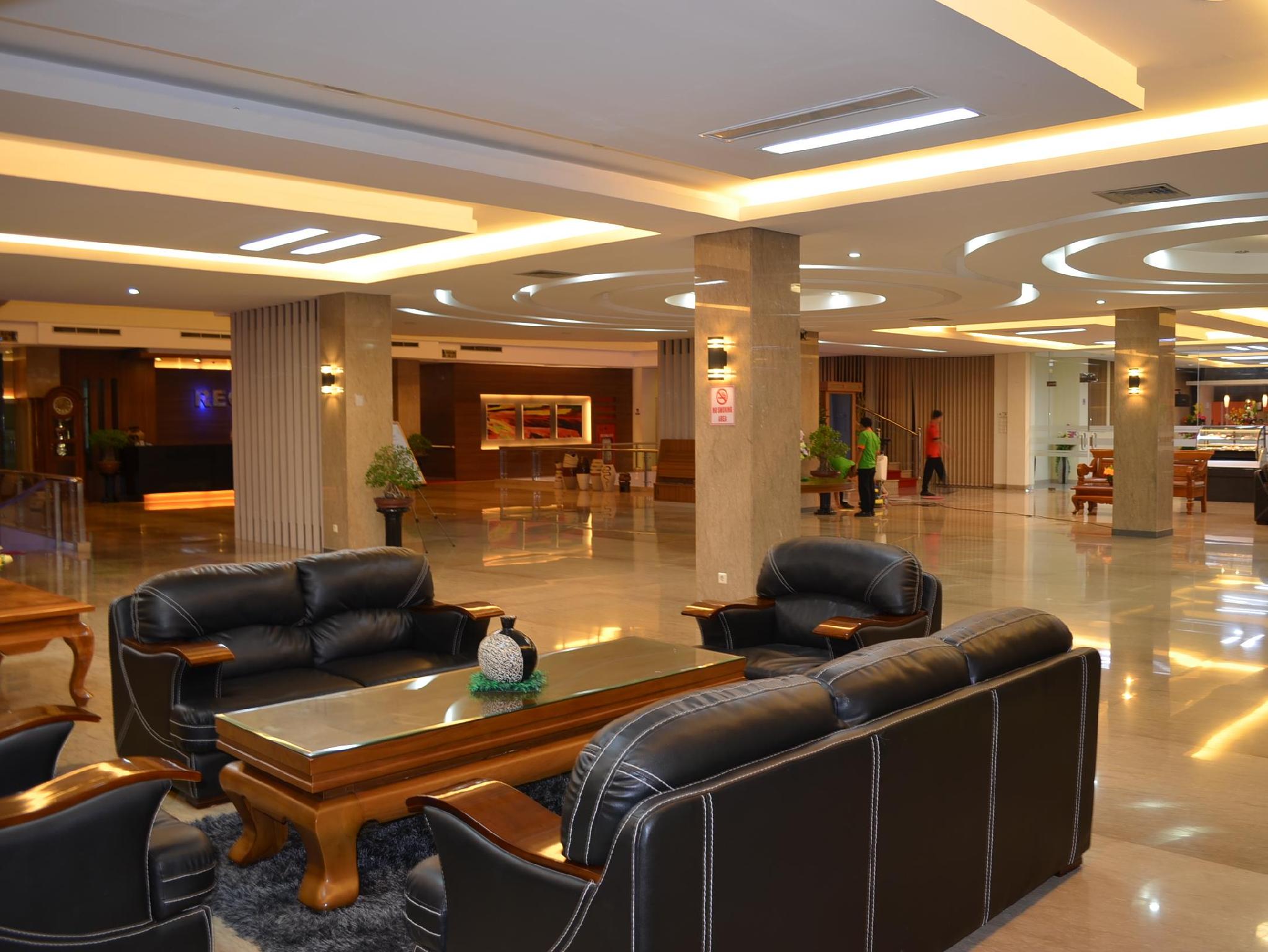 Regina Hotel Pemalang 21/32