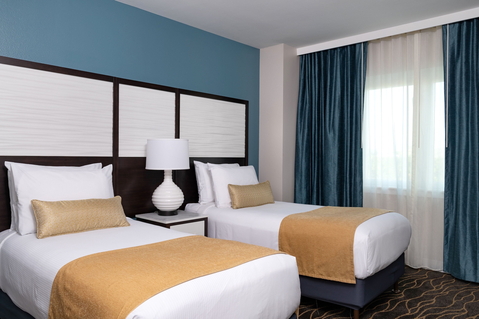 2 BEDROOMS, CONDO, STANDARD, KITCHEN