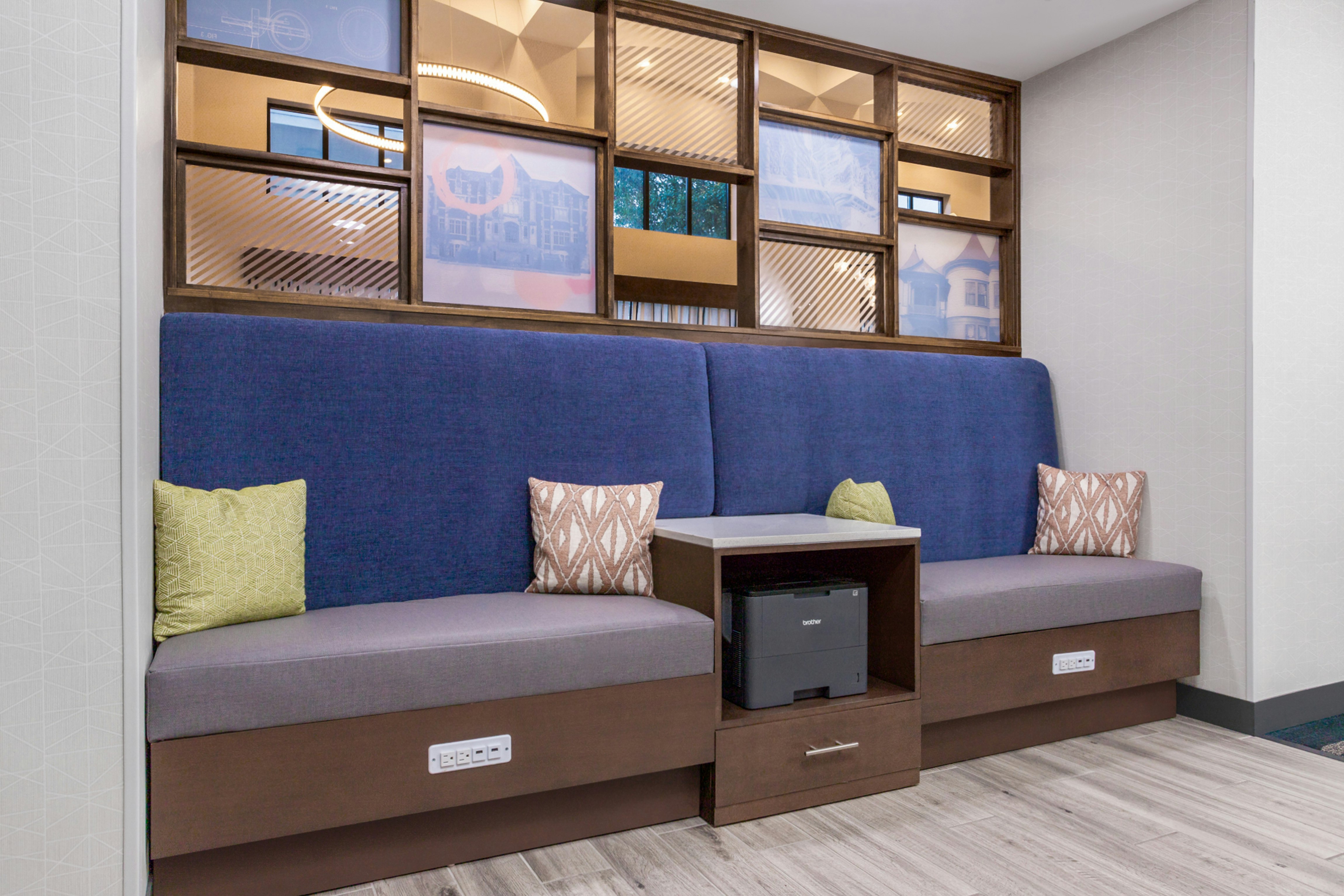 Hampton Inn and Suites Muncie 27/43
