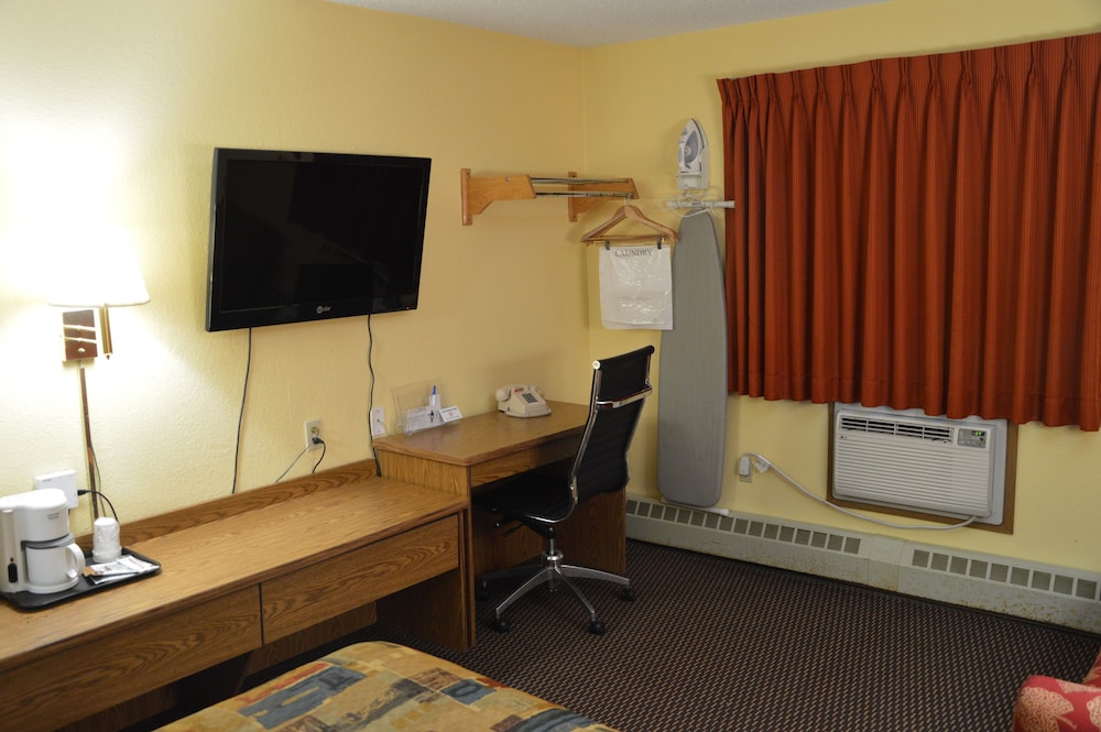 Burnsville Inn & Suites (ex Americas Best Value Inn-Burnsville/Minneapolis) 27/36