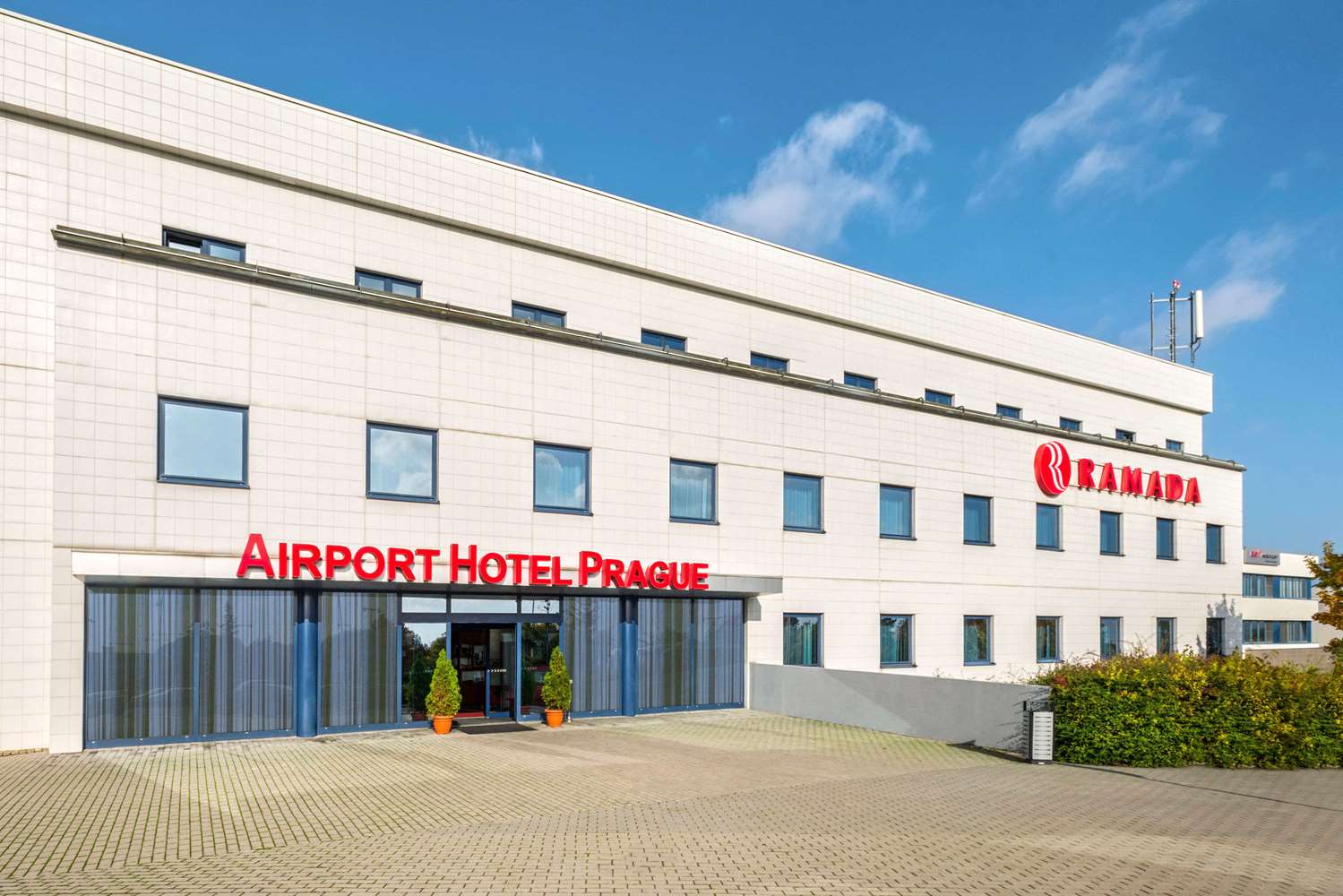 Ramada by Wyndham Airport Prague 1/17