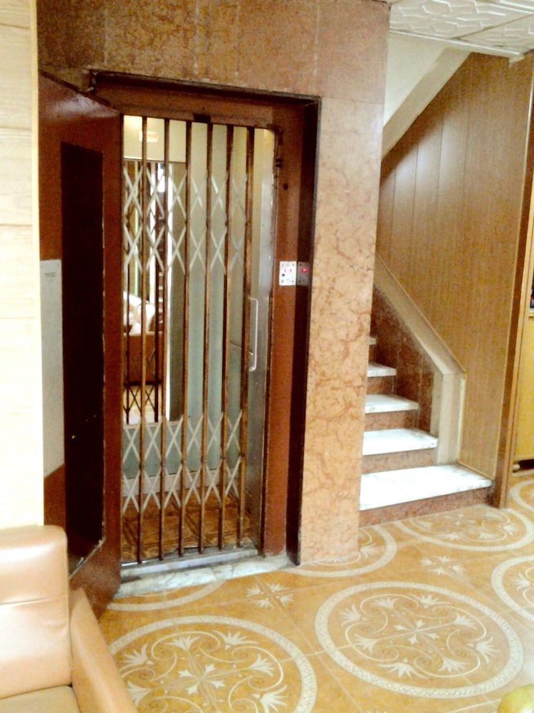 Regis Hotel photo4