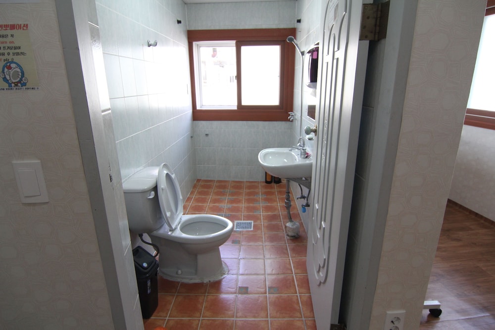 Empathy Guesthouse - Hostel 50/50