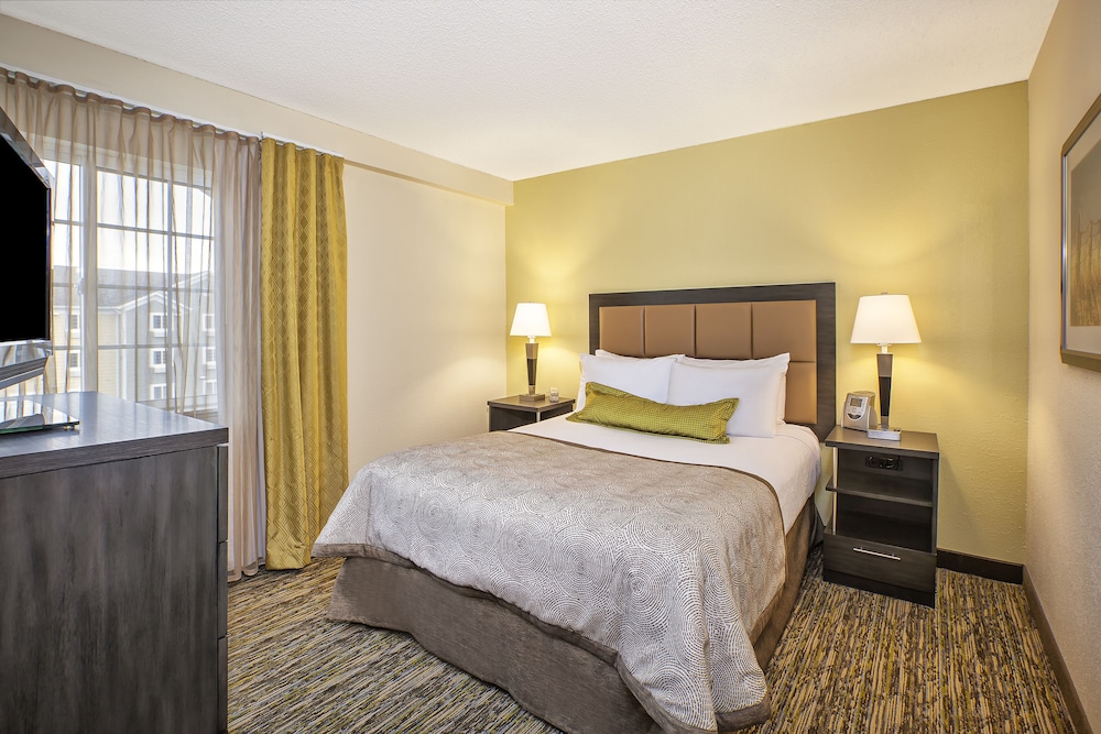 Candlewood Suites Indianapolis 13/39