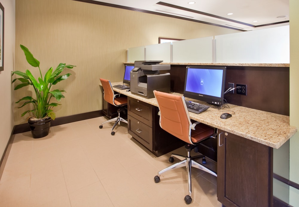Holiday Inn Express Hotel And Suites St Joseph 53/58