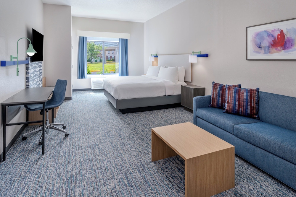 La Quinta Inn Suites Richmond Kings Dominion 33/44