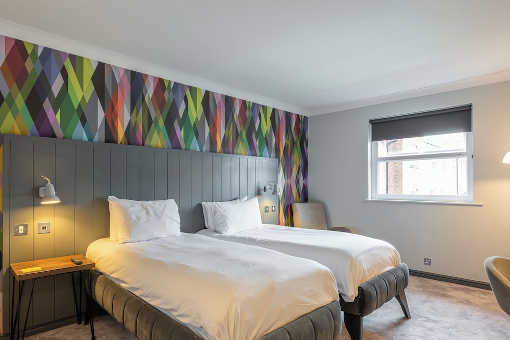 ROOM, KING BED