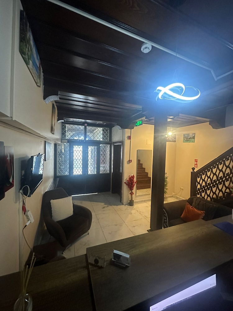 Guner Hotel 31/42
