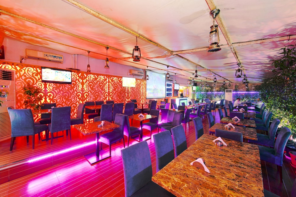 Manhattan Avenue Hotel 50/68