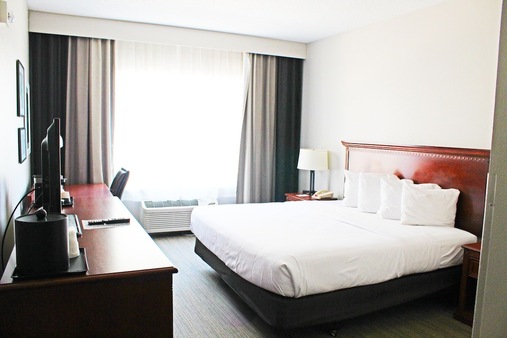 Marinette WI Hotel 6/50