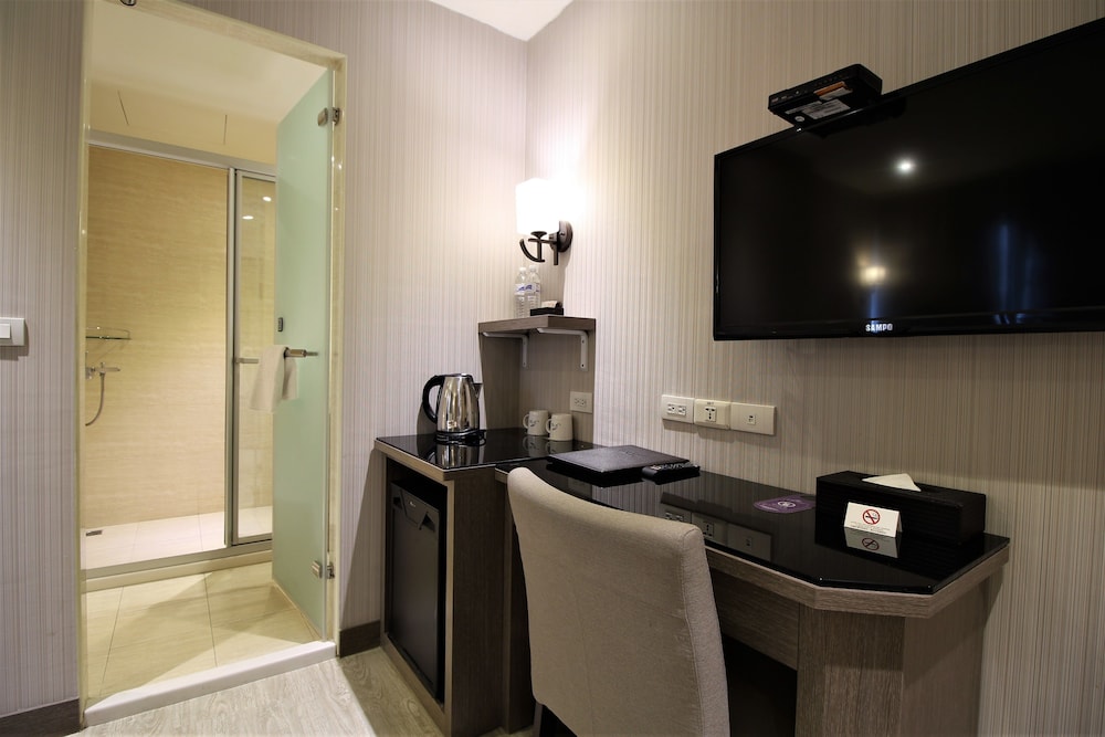 J Hotel 43/60