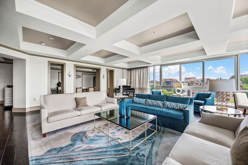 The Tennessean Personal Luxury Hotel 40/57