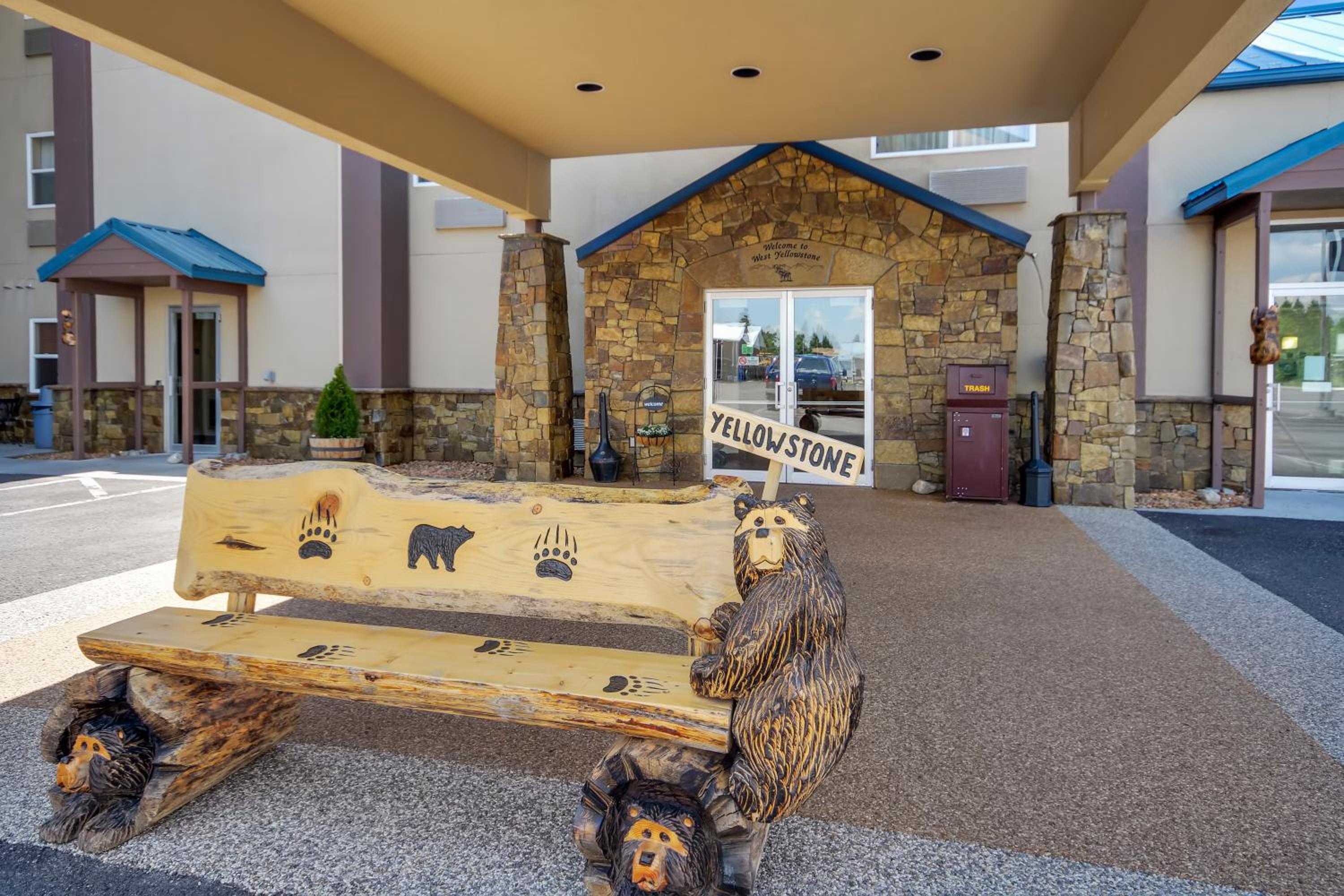 Yellowstone West Gate Hotel 44/51