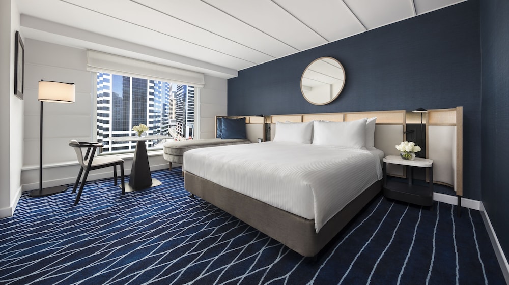 ROOM, KING BED