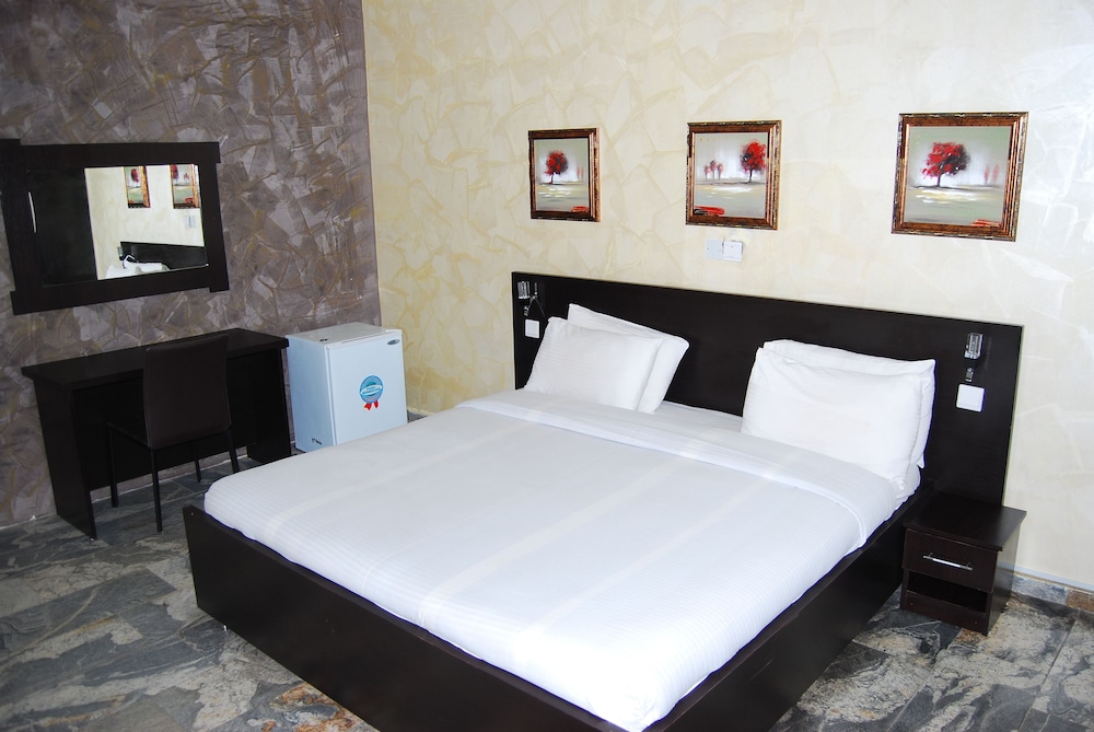 3j Apos S Hotel Ltd 21/64