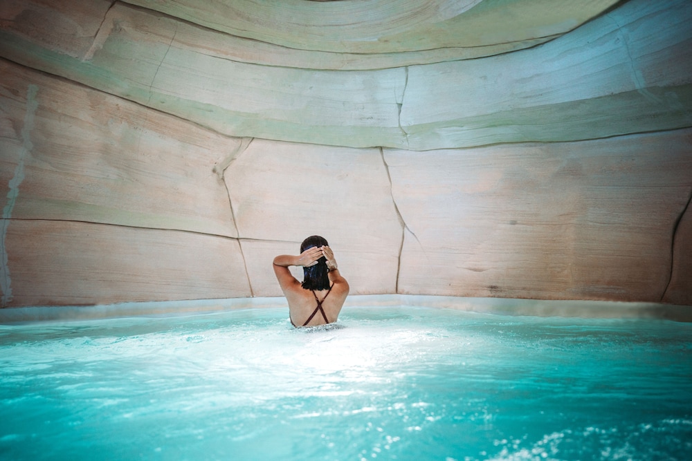 swimming pool spa