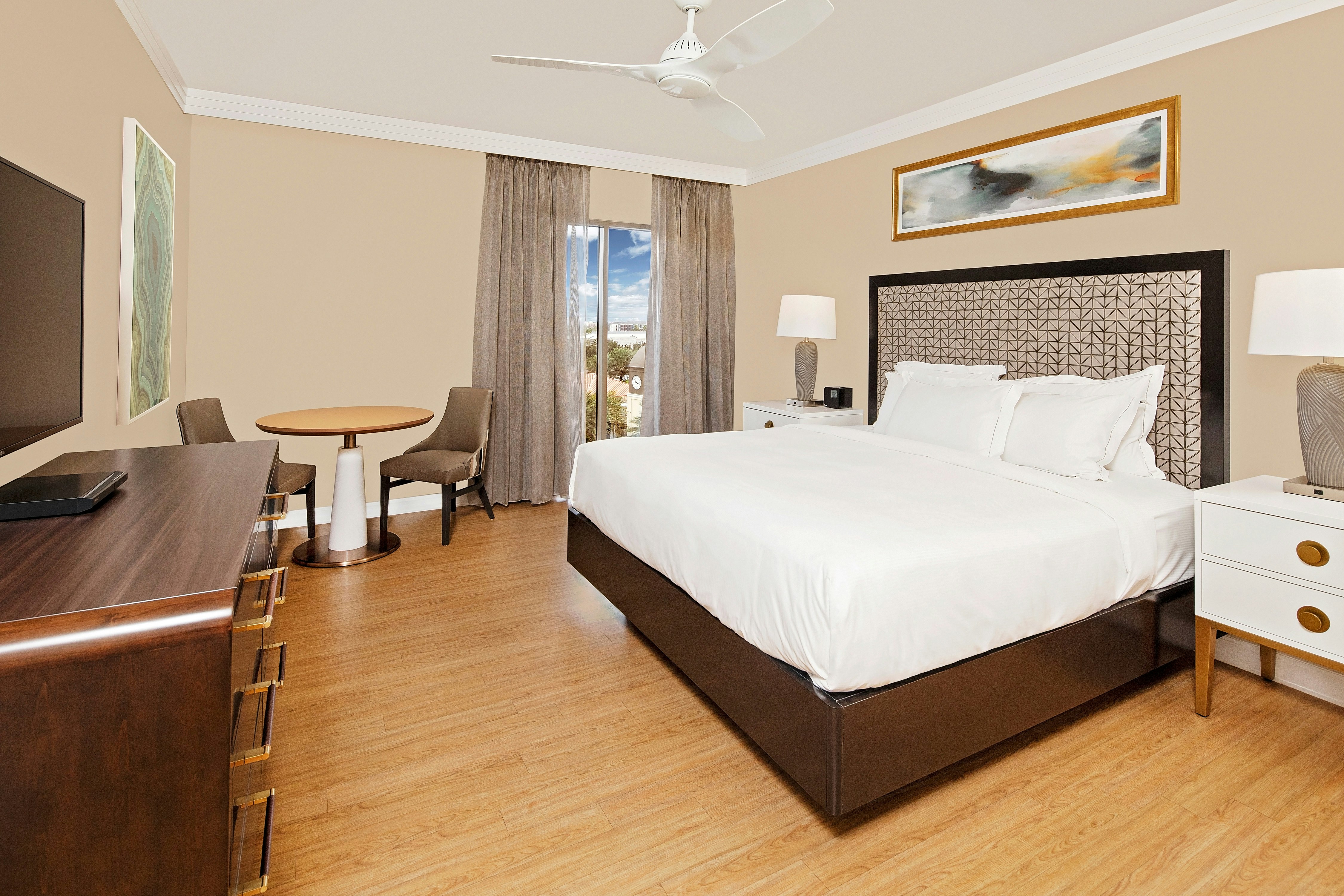 STUDIO, KING BED, ACCESSIBLE