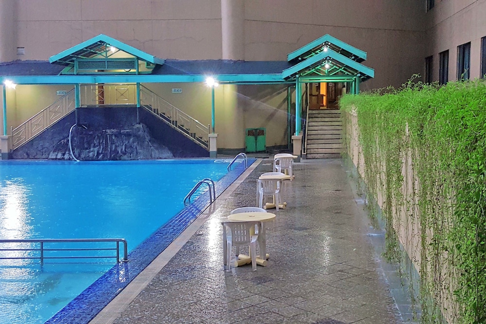 TUNJUNGAN HOTEL 70/73