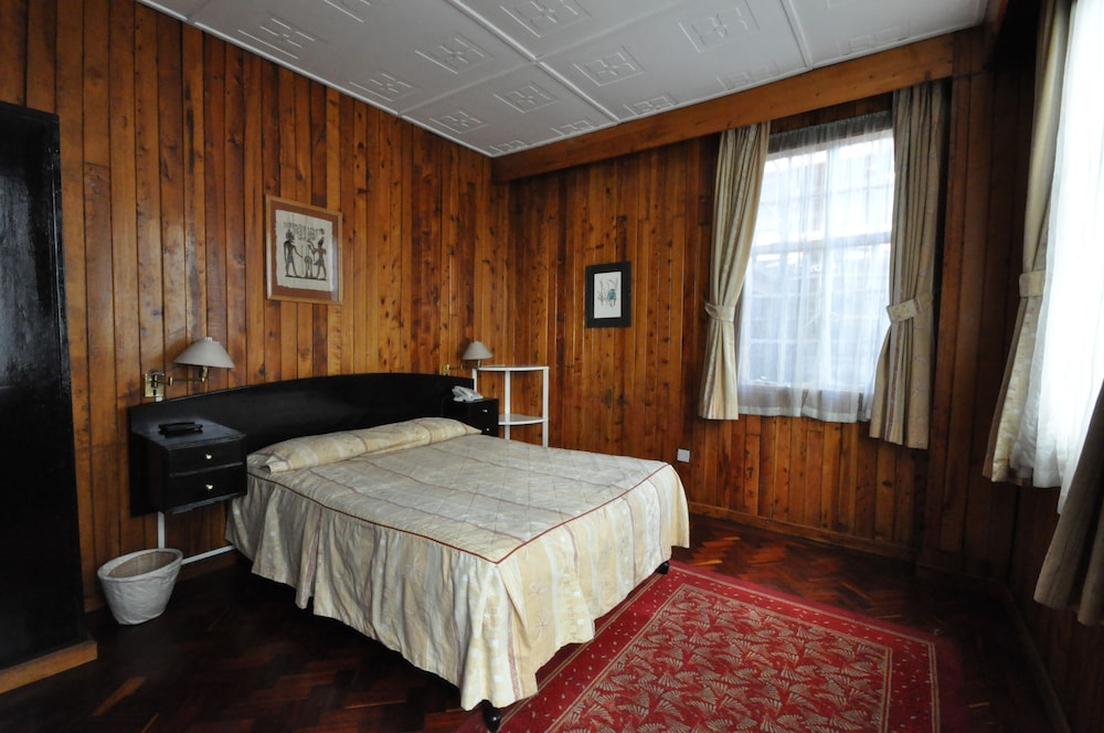 OAKWOOD HOTEL 26/53
