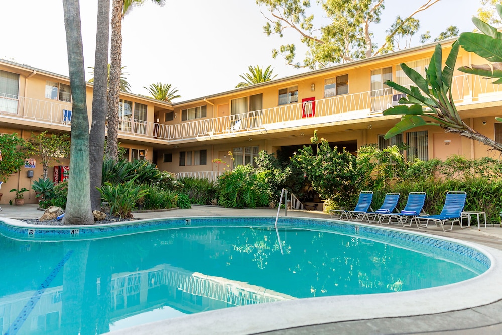 Cal Mar Hotel Suites 26/27