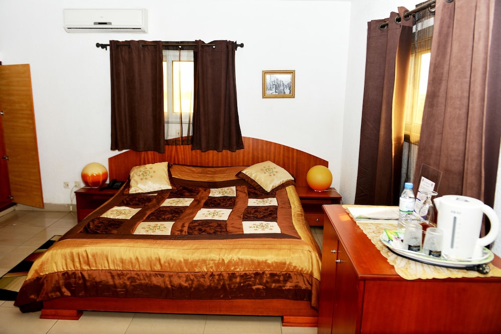 Golden Hotel & Suites 45/50