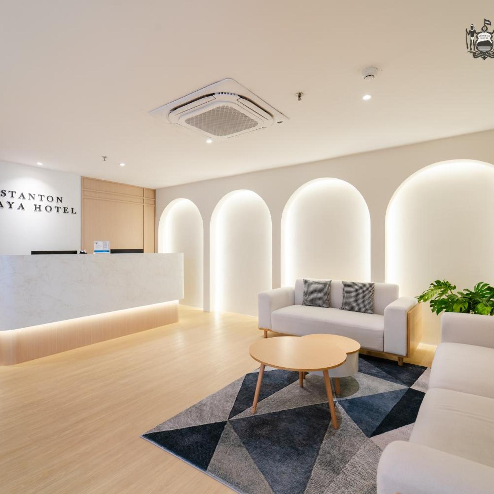 Stanton Gaya Hotel 8/49