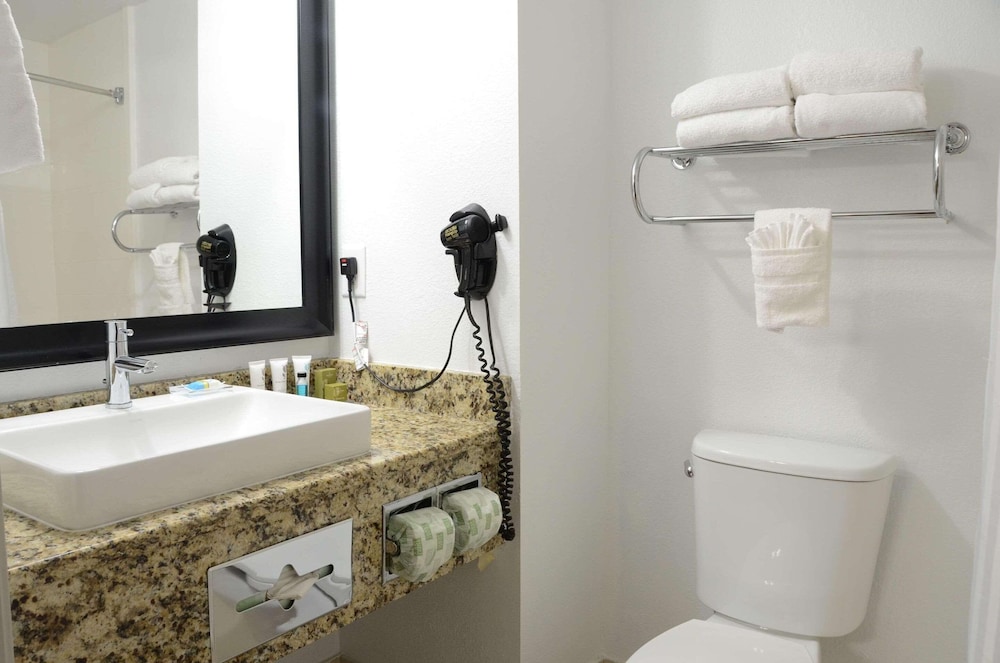 Country Inn & Suites by Radisson, Buford at Mall of Georgia, GA 50/51