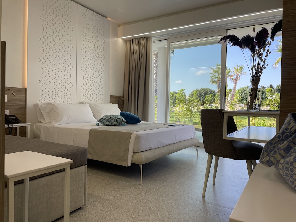 COMFORT, DOUBLE BED, POOL VIEW