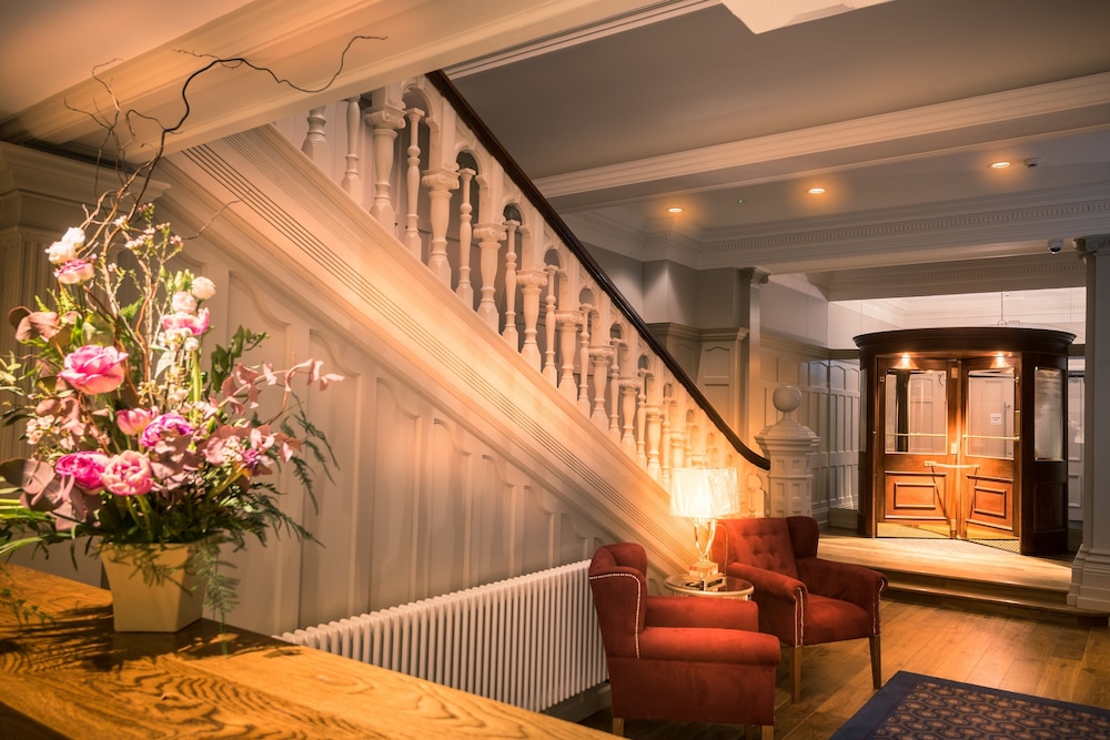 Bishop S Gate Hotel 2/43