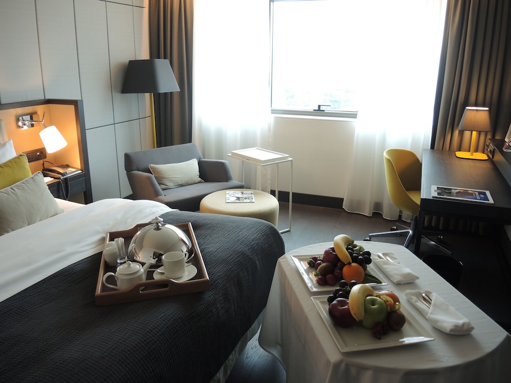 Crowne Plaza Belgrade 45/85