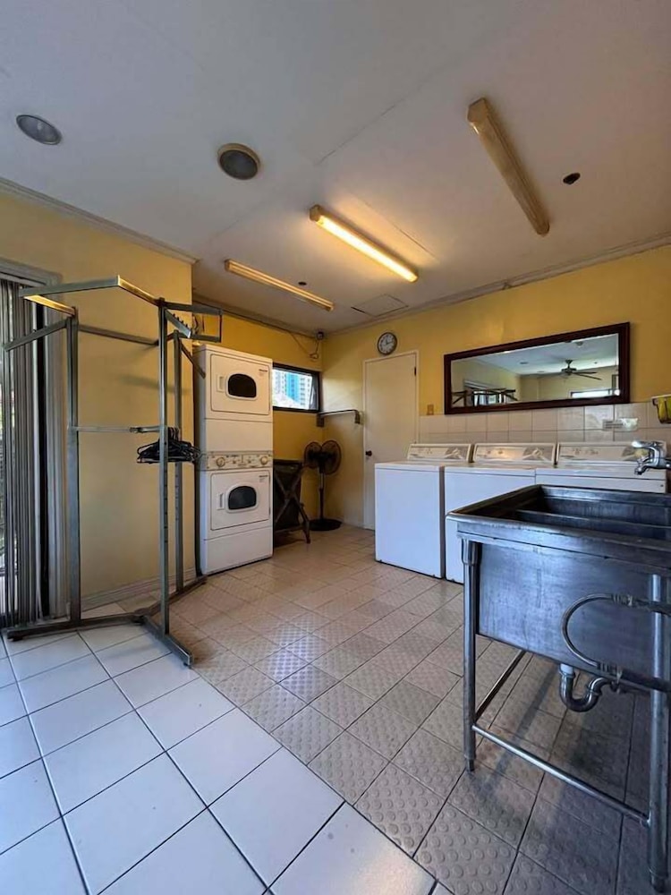 Sophia Suites Residence Hotel 3/45
