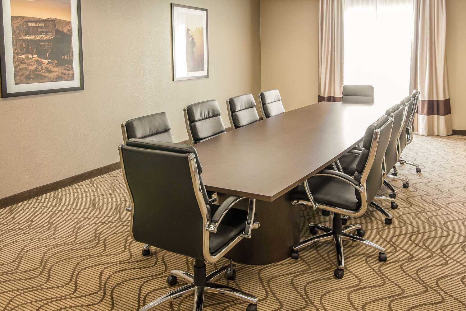 Comfort Suites Dodge City, KS 34/39