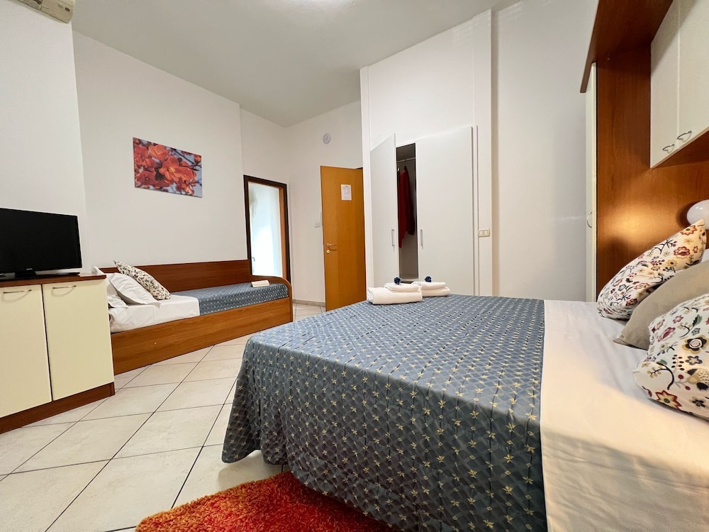 2 ROOMS, APARTMENT