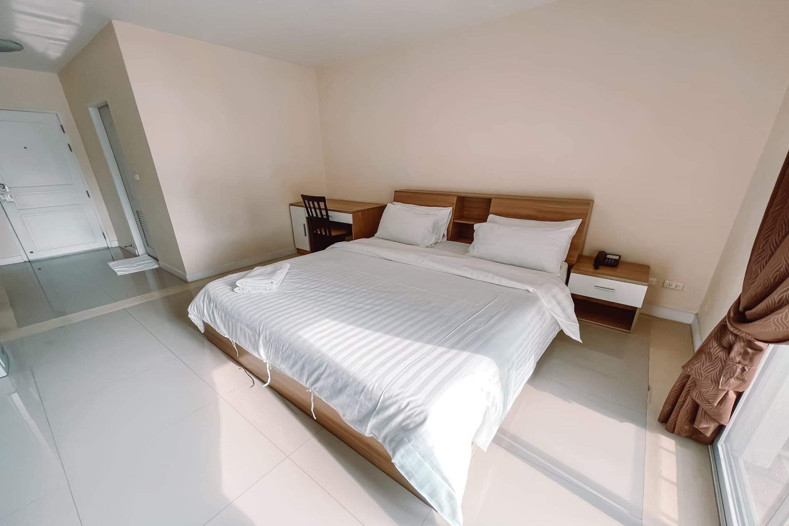 STUDIO, DOUBLE BED