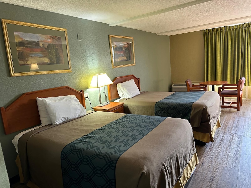 Rodeway Inn Stone Mountain 30/64