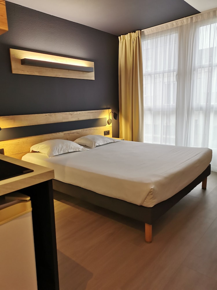 PREMIUM, STUDIO, DOUBLE BED