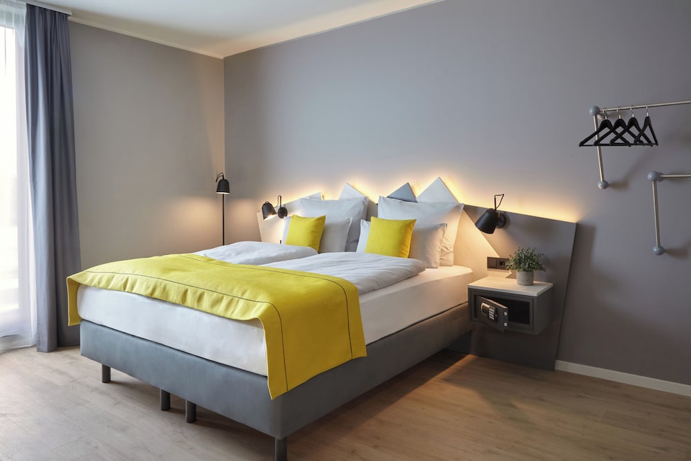 Studio, Queen Bed