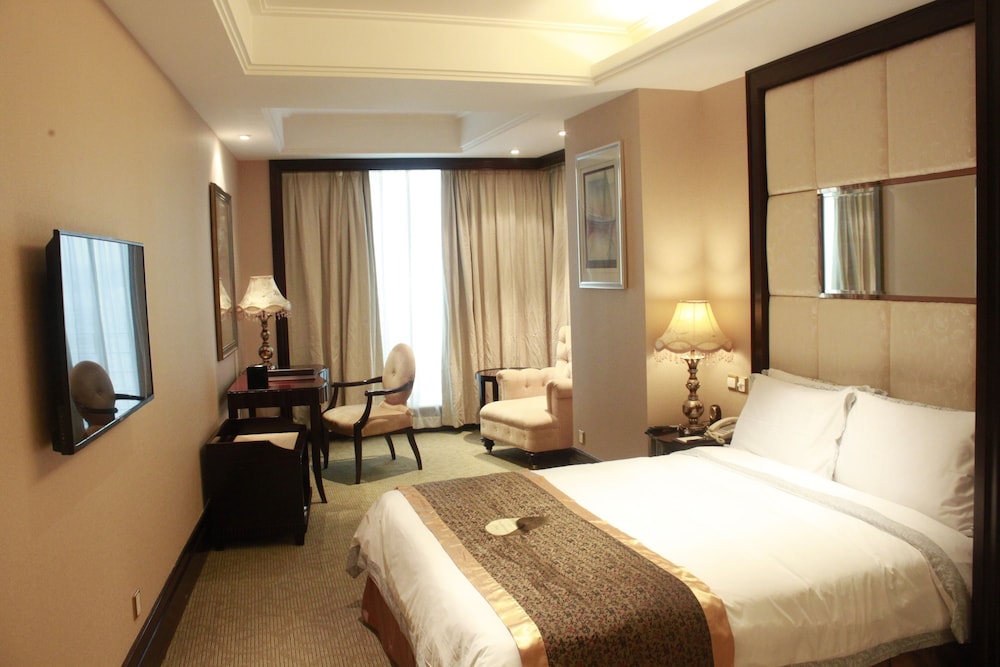 ROYAL MEDITERRANEAN HOTEL 8/47
