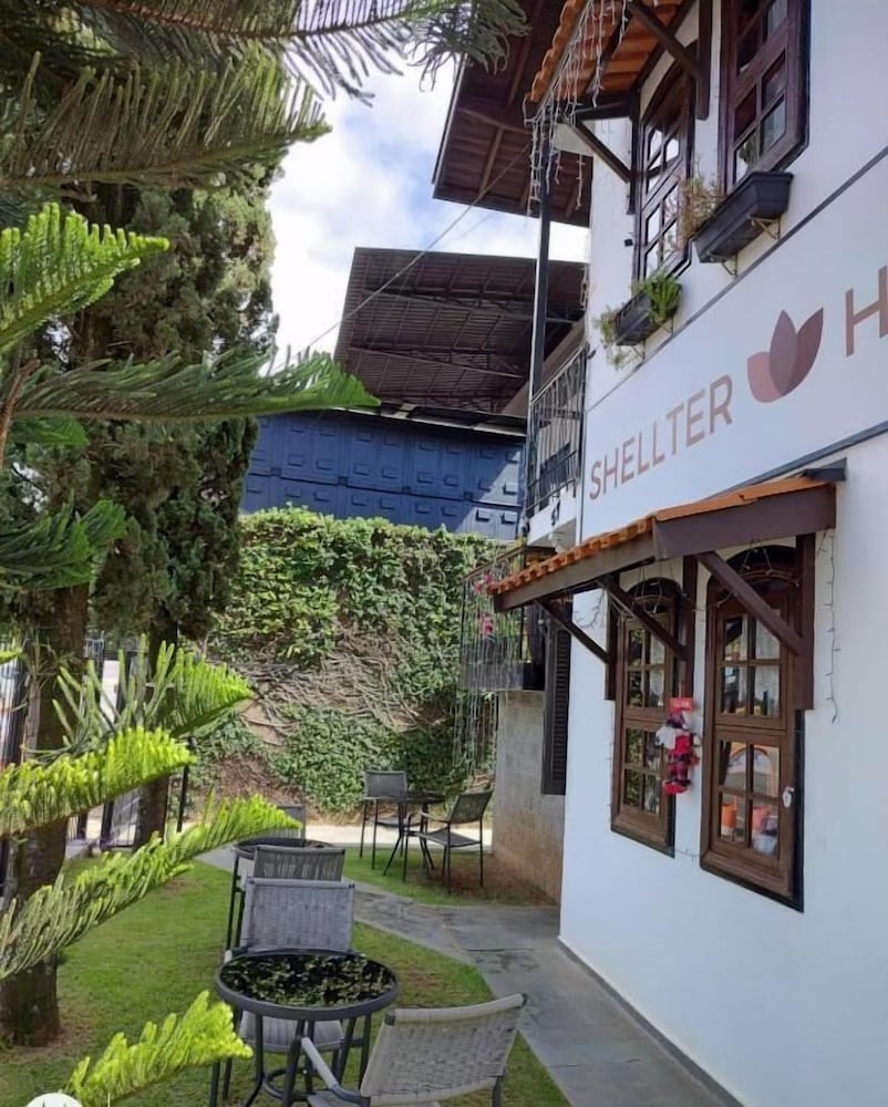 Shellter Hotel 3/50