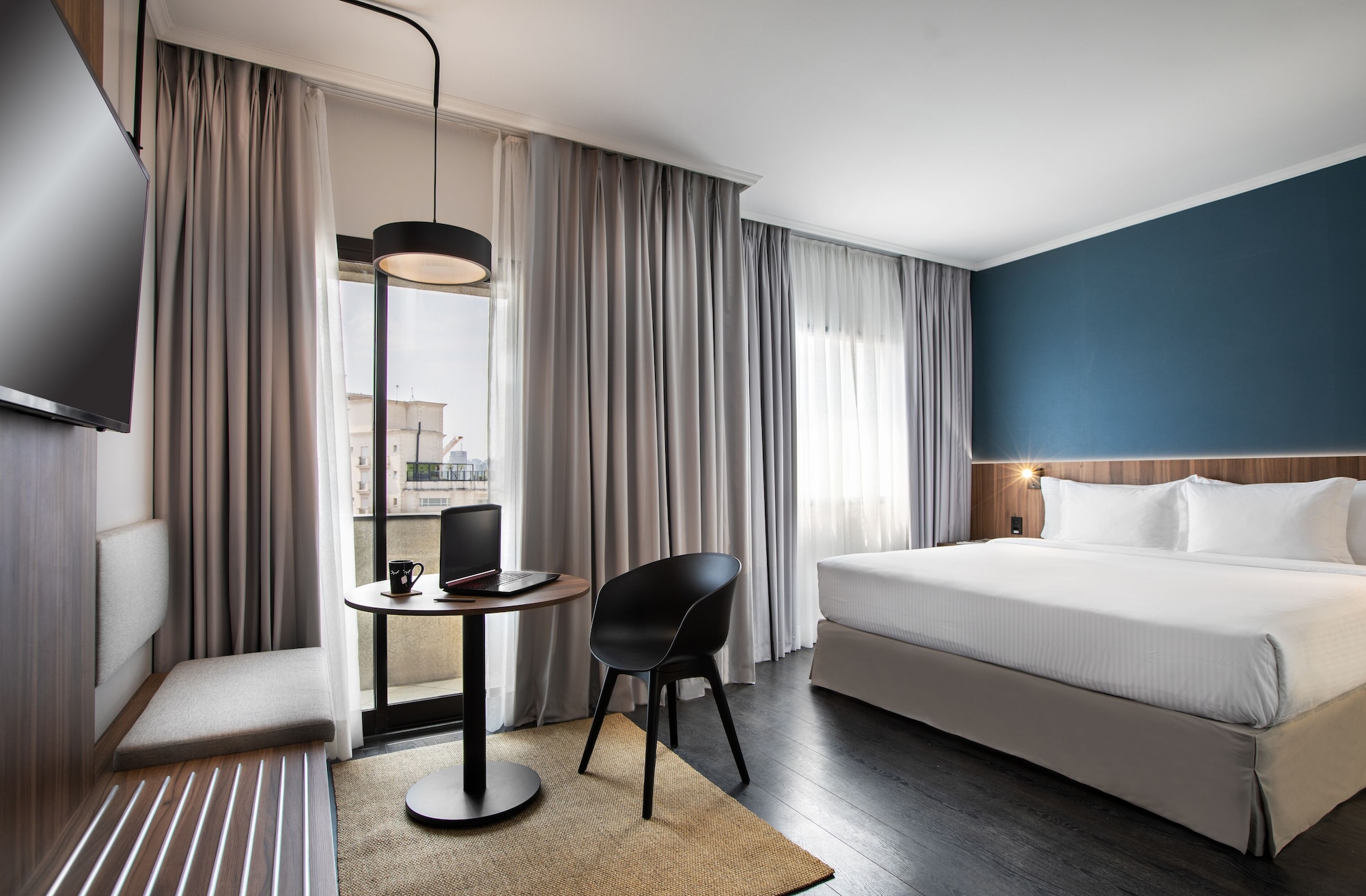 Innside, King Bed, City View, Balcony