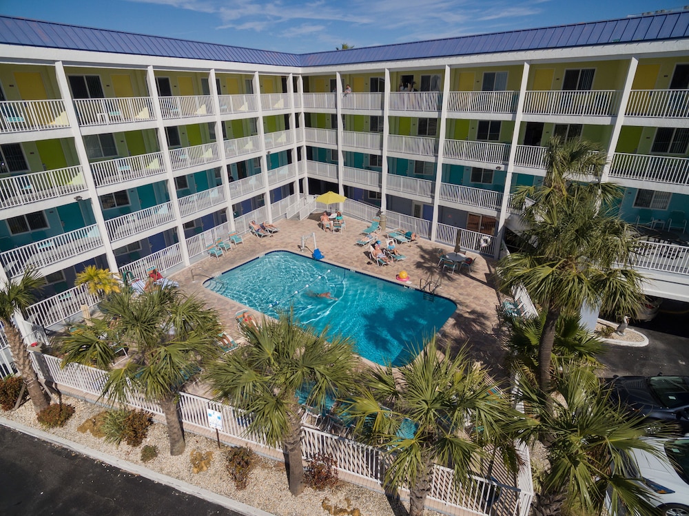 PELICAN POINTE SUITES 8/58