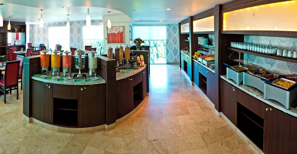 Holiday Inn Express & Suites Queretaro, an IHG Hotel 45/50