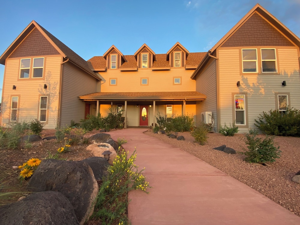 Skyridge Inn Bed & Breakfast 65/73