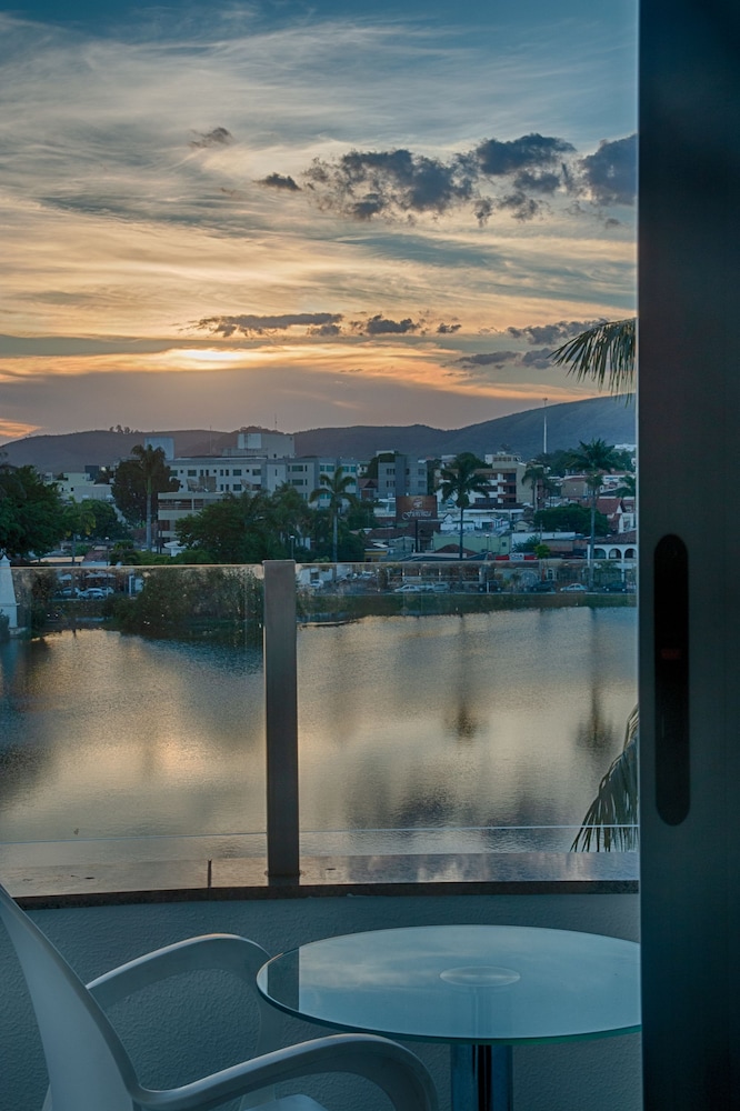 Hotel Atlas Sete Lagoas 38/42
