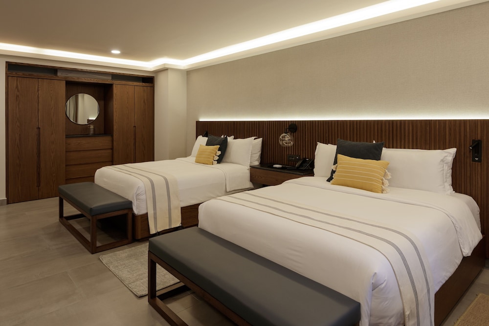 DELUXE, DOUBLE BED