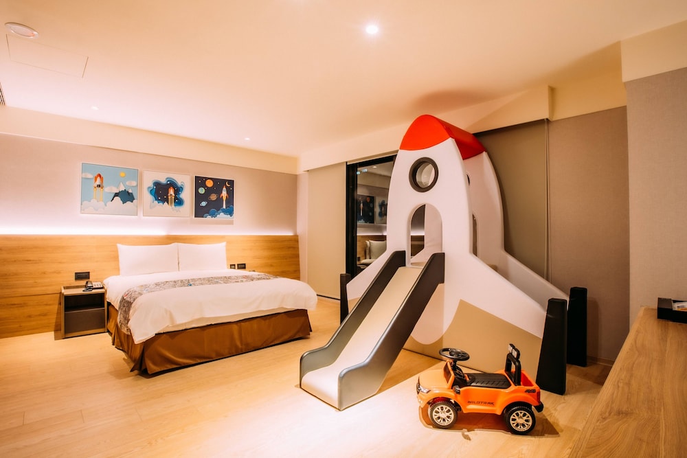 Standard, Quadruple, Double and Twin Beds, Accessible