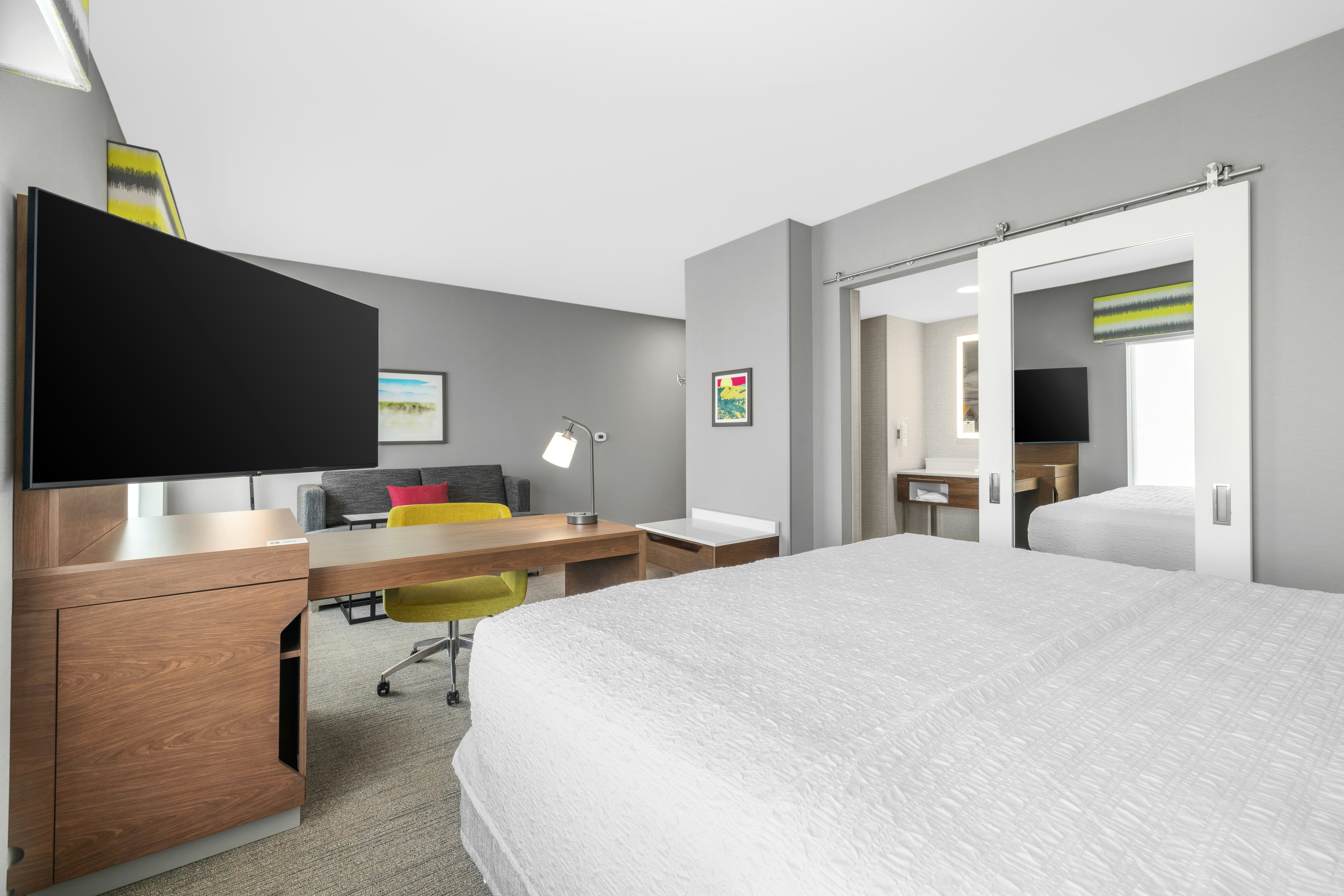 STUDIO, KING BED, ACCESSIBLE